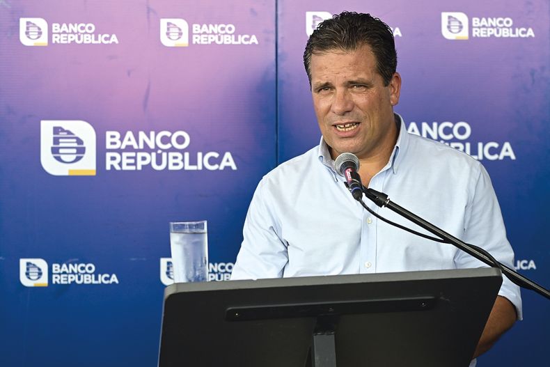 Presidente del BROU Salvador Ferrer
