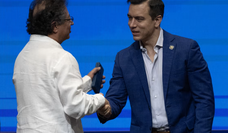 Daniel Noboa y Gustavo Petro durante una cumbre internacional.