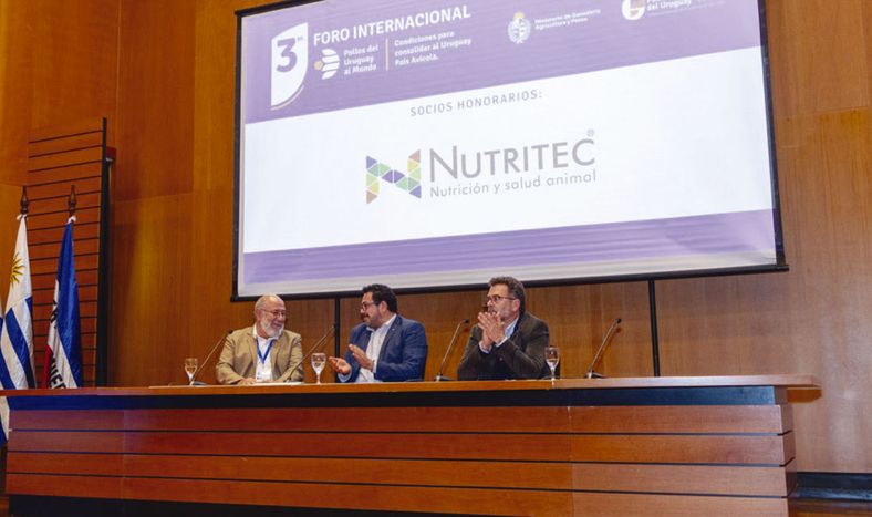 El presidente de Cupra, Domingo Estévez; el secretario de Presidencia de la República, Alejandro Sánchez; y el subsecretario del Ministerio de Ganadería, Agricultura y Pesca, Matías Carámbula.