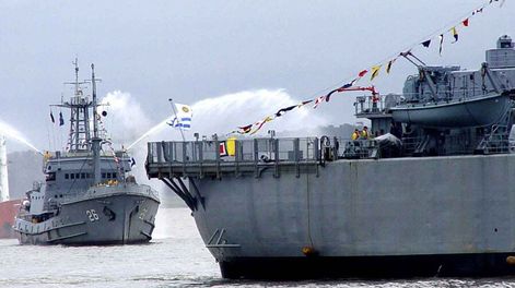 imagen de A los obsoletos barcos de la Armada les lleva dos días llegar  a la zona donde se están buscando hidrocarburos en alta mar