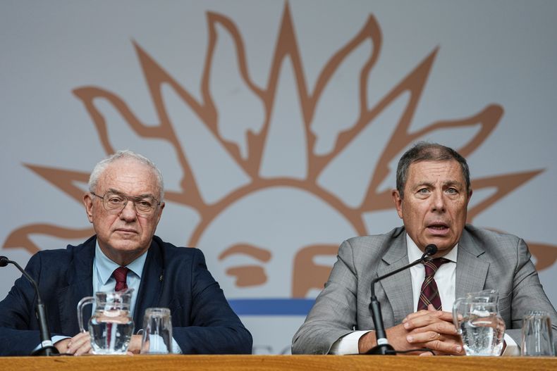 Mario Lubetkin y Gabriel Oddone tras la Comisión Especial para el Tratamiento y la Aprobación del Acuerdo de Asociación Mercosur-Unión Europea.