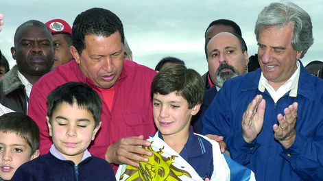 Chávez y Vázquez en Pueblo Bolívar. Foto: Intendencia de Canelones