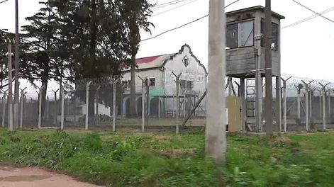 imagen de La Colonia Berro, un lugar donde conviven un espacio de	recuperación y un campo de batalla con disputas y drogas