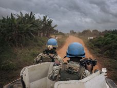 Cascos azules uruguayos patrullan una ruta de la República Democrática del Congo como parte de la misión de paz que Naciones Unidas lleva adelante en ese país. Cascos azules uruguayos patrullan una ruta de la República Democrática del Congo como parte de la misión de paz que Naciones Unidas lleva adelante en ese país.