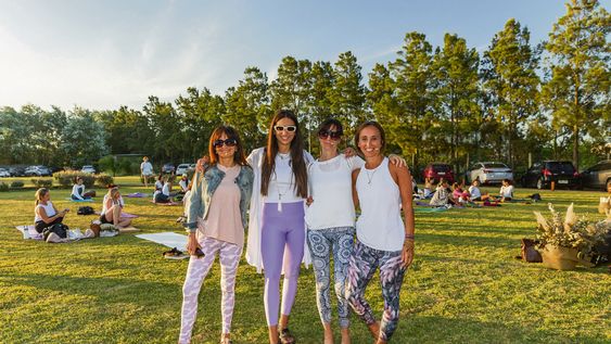 Profesora de Yin Yoga Majo Lois, profesora y fundadora de Ticky Yoga Estudio Mariana Ticky Vega, profesora de Vinayasa Carolina Iglesias y profesora de Power Yoga Florencia Pagani