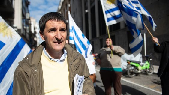 Carlos Iafigliola. Carlos Iafigliola.