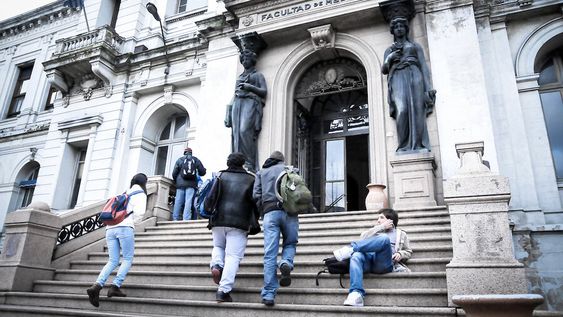 Facultad de Medicina. Foto: Javier Calvelo/adhocFOTOS Facultad de Medicina. Foto: Javier Calvelo/adhocFOTOS