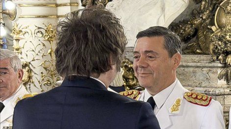 Milei designó al exjefe del Ejército Carlos Presti como ministro de Defensa, un hecho inédito desde el retorno democrático en 1983.