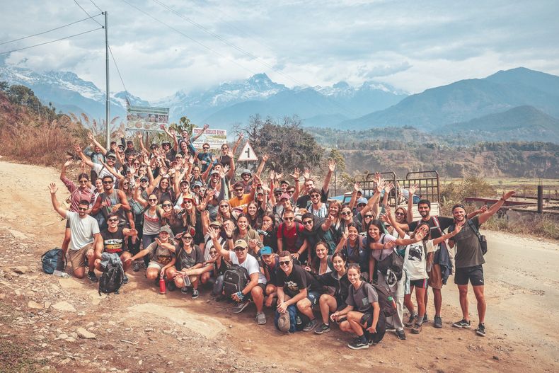 Vuelan Recibidos 2023: viaje de 180 egresados durante un trekking por el Himalaya, Nepal.&nbsp;
