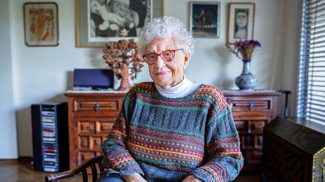 Búsqueda | Ida Holz durante la entrevista con Búsqueda. Fotos: Mauricio Zina / adhocFOTOS