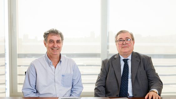 Walter Britz y Julio Martínez, presidente y vicepresidente de la Federación Uruguaya de Filatelia Walter Britz y Julio Martínez, presidente y vicepresidente de la Federación Uruguaya de Filatelia