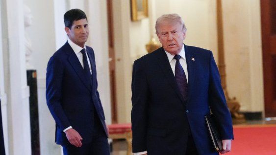 El presidente de la Reserva Federal, Kevin Warsh, con Donald Trump en mayo. “Le dije a Kevin que mejor votara con la junta directiva porque no iba a importar”, dijo el presidente tras la subida de tipos del miércoles 16 de setiembre de 2026.