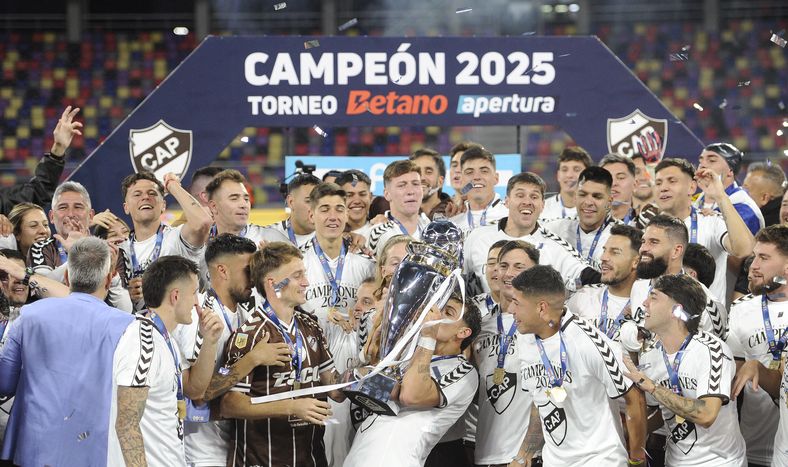 El equipo argentino Platense, campeón del Apertura 2025