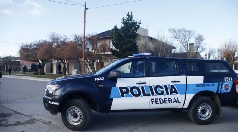 Archivo: un coche de policía estacionado frente a la casa de la entonces vicepresidenta argentina Cristina Fernandez en Río Gallegos, provincia de Santa Cruz, el 23 de agosto de 2018.