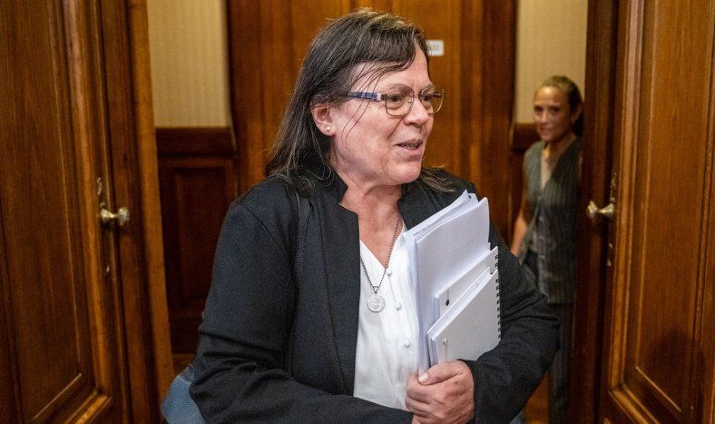 Monica Ferrero en el Parlamento.