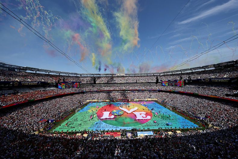 Vista general del estadio durante el descanso de la final de la Copa Mundial de la FIFA 2026 entre España y Argentina.