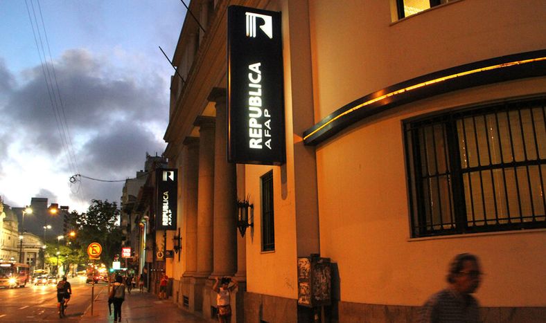 Sede de República AFAP, la mayor administradora del mercado de ahorros previsionales. 