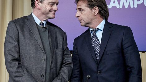 Manini Ríos conversa con Lacalle Pou en un evento organizado por la ARU. Foto: Javier Calvelo / adhocFOTOS