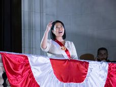 Keiko Fujimori reacciona desde el balcón del Palacio Presidencial de Perú este martes 28 de julio de 2026, en Lima (Perú).