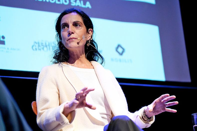 La ministra de Economía en el ciclo de Desayunos Búsqueda. Foto: Javier Calvelo / adhocFOTOS