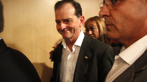 imagen de Manini promete “darle oxígeno” a la democracia uruguaya con  más cárceles, mano dura y liceos militares, y menos “droga legal”