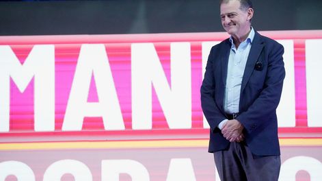 El líder de Cabildo Abierto, Guido Manini Ríos, en un acto de cierre de campaña en el Platense Patín Club en Montevideo, el viernes 18