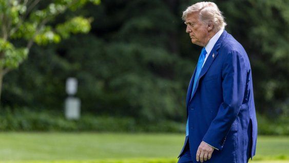 El presidente de Estados Unidos, Donald J. Trump, se dirige a bordo del Marine One en el Jardín Sur de la Casa Blanca en Washington, D.C., EE. UU., el 6 de junio de 2025 El presidente de Estados Unidos, Donald J. Trump, se dirige a bordo del Marine One en el Jardín Sur de la Casa Blanca en Washington, D.C., EE. UU., el 6 de junio de 2025
