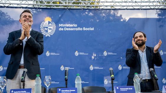 Federico Graña y Gonzalo Civila, durante la asunción de las autoridades del Mides. Federico Graña y Gonzalo Civila, durante la asunción de las autoridades del Mides.