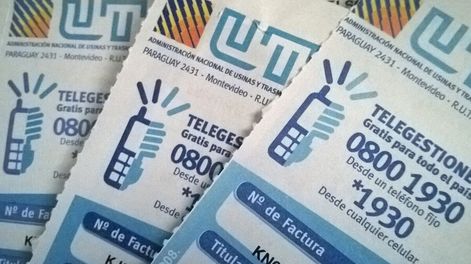 Facturas de UTE. Foto: Javier Calvelo / adhocFOTOS