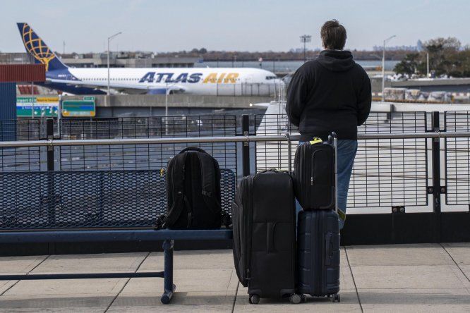 Más de 800 vuelos cancelados en Estados Unidos en “inédita” reducción de tráfico por cierre federal.