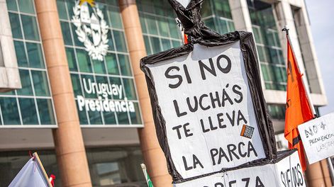En 2022 hubo 1.143.873 días de certificaciones en la administración central. Foto: Mauricio Zina / adhocFOTOS