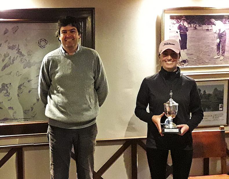 Presidente de la AUG Pablo Faget y la campeona Sofía García Austt