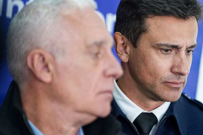Carlos Negro y Alfredo Clavijo este viernes 10, tras una reunión entre autoridades del Ministerio del Interior y la Policía Nacional. 