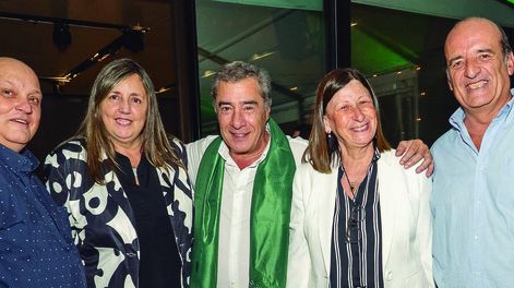 Waldemar Fernández y Gabriela Fernández; el presidente de Plaza Rural, Ignacio Victorica; la gerente general del BROU, Mariela Espino; y el director de Indarte & Cía, Gonzalo Indarte