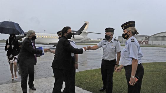 Lacalle Pou al arribar de Brasil, en su primer viaje al exterior como presidente. Foto: Presidencia Lacalle Pou al arribar de Brasil, en su primer viaje al exterior como presidente. Foto: Presidencia