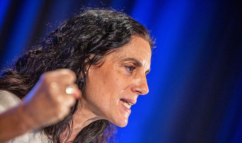 La ministra de Economía, Azucena Arbeleche