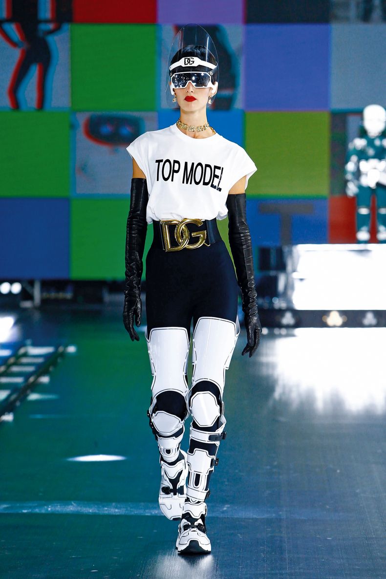 Melany Rivero debutó en la Semana de la Moda de Milán para Dolce & Gabbana cuya colección está inspirada en lo digital y la inteligencia artificial, pero sin dejar de lado su origen en los 90