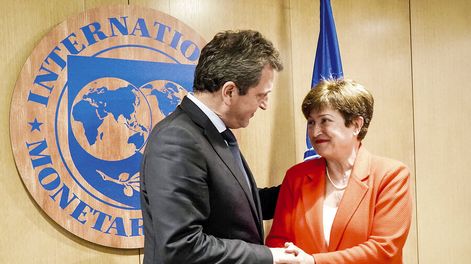 Búsqueda | Ministro de Economía argentino, Sergio Massa, con la directora del FMI, Kristalina Georgieva. Foto: AFP / Nacho Boullosa