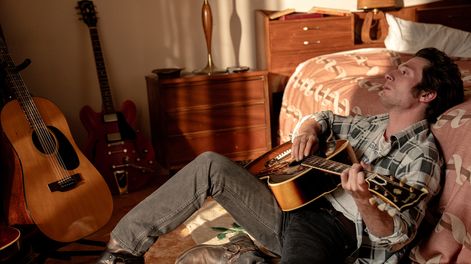 Jeremy Allen White en Springsteen: música de ninguna parte.