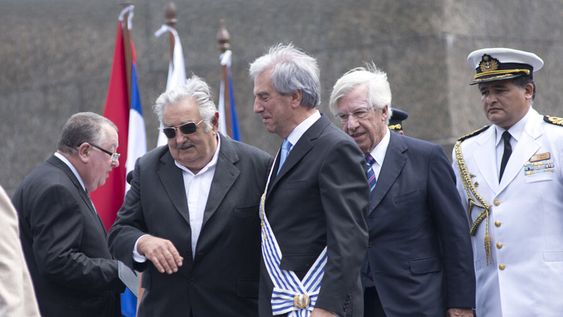 imagen de Vázquez aseguró que Mujica le traspasó el gobierno en 2015 “en peores condiciones” que Batlle en 2005, según un nuevo libro imagen de Vázquez aseguró que Mujica le traspasó el gobierno en 2015 “en peores condiciones” que Batlle en 2005, según un nuevo libro