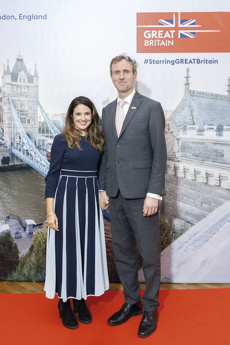 Nadia Montoto y embajador británico Mal Green