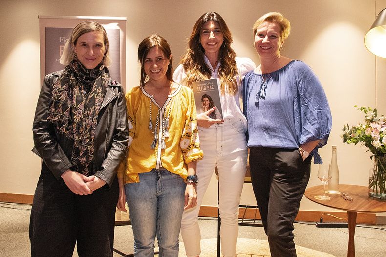 La editora del libro Camila Guillot con la directora de Marketing de Editorial Planeta Jimena Maresca, la escritora Florencia Gubba y la directora de la editorial Claudia Garín
