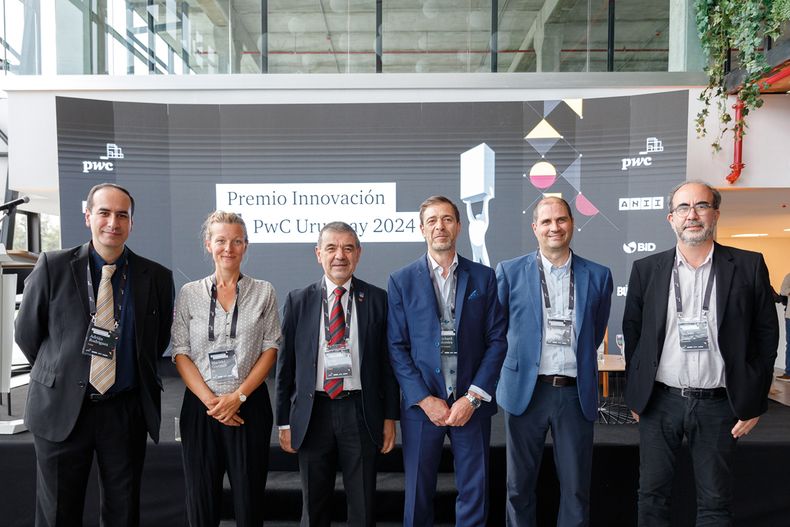Integrantes del jurado: docente de la FCEA Adrián Rodríguez, especialista de la División de Competitividad, Tecnología e Innovación del BID Marieke Goettsch,&nbsp;decano de la FCEA Jorge Xavier, socio principal de PwC Richard Moreira, presidente de la ANII Flavio Caiafa y director periodístico de Búsqueda Andrés Danza