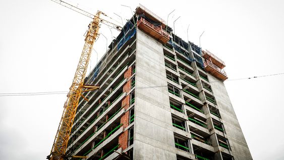 Un edificio en construcción, en Montevideo. Un edificio en construcción, en Montevideo.