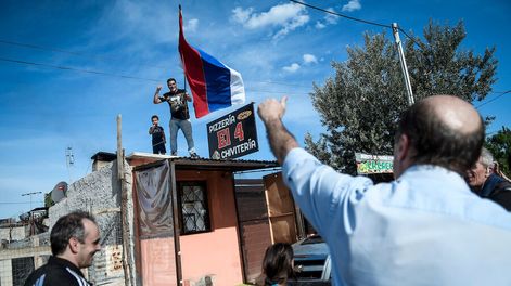 imagen de Bolsillo y votos: el Frente Amplio tuvo su mayor repliegue electoral en zonas de Montevideo donde más cayó el ingreso