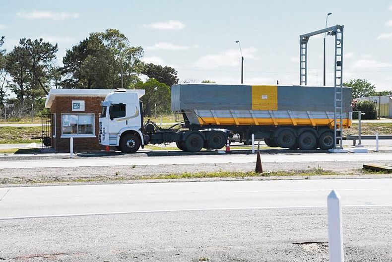 Las infracciones más leves cometidas en el uso de la red vial por los transportistas de carga no fueron sancionadas en los últimos tiempos. Foto: MTOP