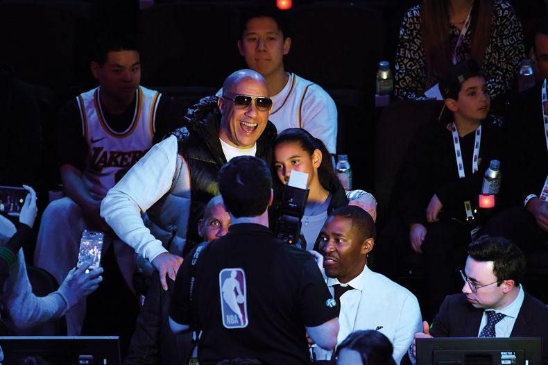 El actor Vin Diesel asistió a la final con su hija, quien juega al básquetbol y aprovechó para pedirle consejos al exjugador Reggie Miller.