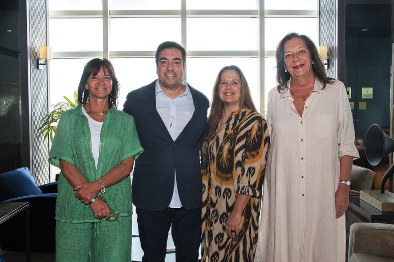 De Audap: la directiva Carina Silva, el presidente Marcelo Debernardi, la segunda vicepresidenta Laura Blois y la secretaria Patricia Lussich