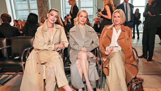Anne Hathaway, Michelle Williams y Naomi Watts en el desfile de la colección Otoño/Invierno 2025 de Ralph Lauren Anne Hathaway, Michelle Williams y Naomi Watts en el desfile de la colección Otoño/Invierno 2025 de Ralph Lauren