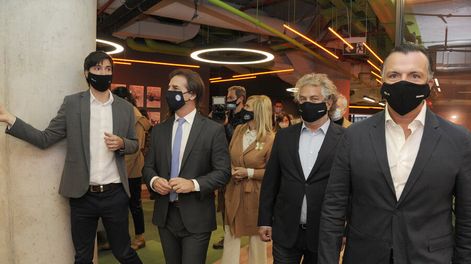 El presidente visitando una empresa en WTC Free Zone. Foto: Presidencia. Foto: Presidencia